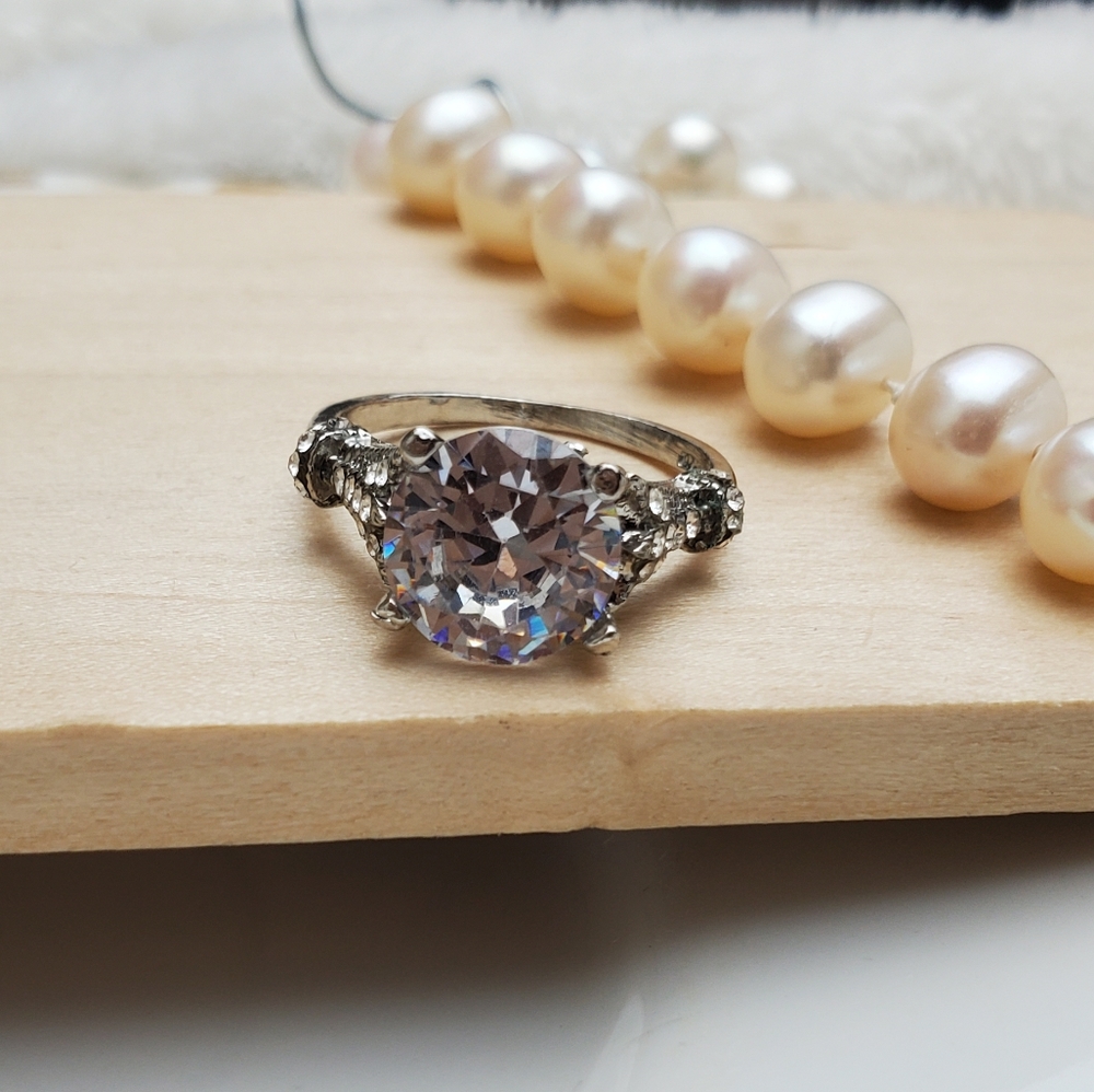 ๐ Large Diamond Ring - Picture 7 of 8